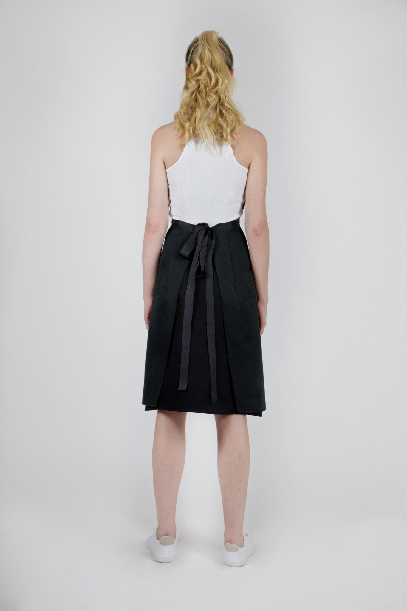 Stylish Black Cotton Twill Apron, Practical, durable and Modern.